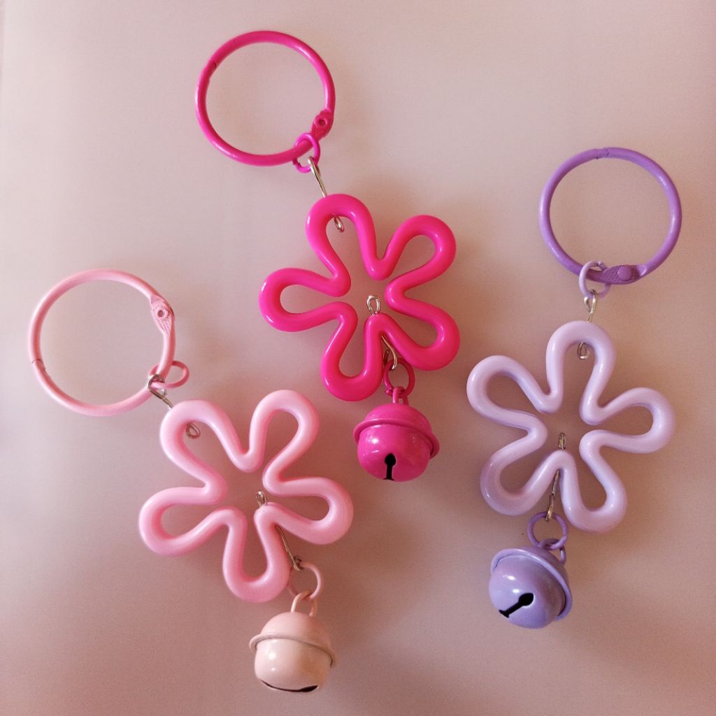 gantungan kunci lonceng bunga