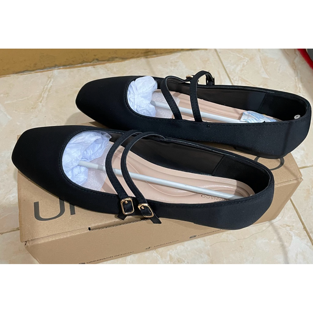URBAN&CO Marlaine Basic Flatshoes Mary Jane Masih baru belum pernah di pake,size39 warna hitam