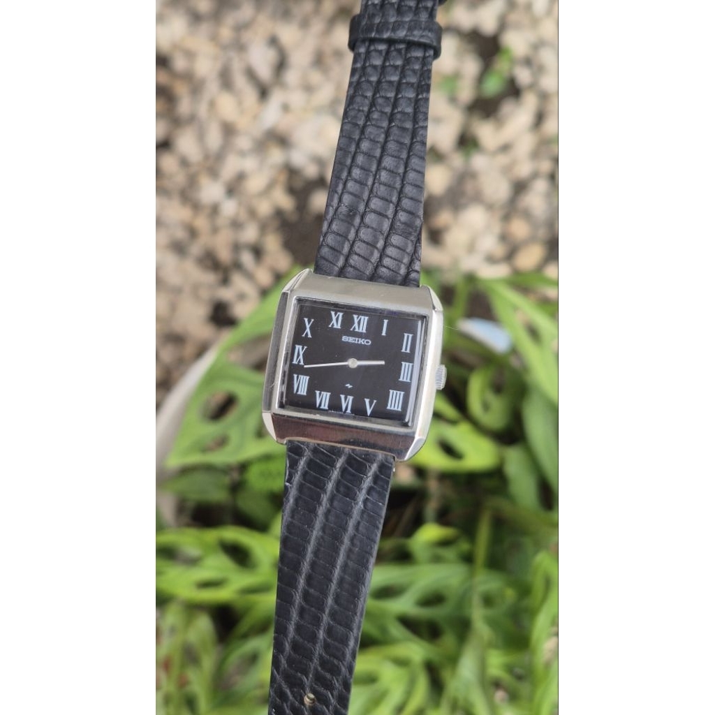 Seiko Chariot 2220-3170 Black dial and roman index