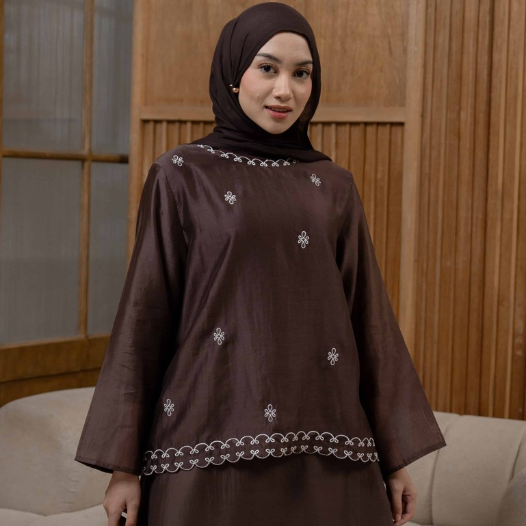 Mayoutfit Qivora Blouse | Blus Atasan Wanita Bordir Baju Kurung Malaysia Raya Melayu Lebaran Kondang