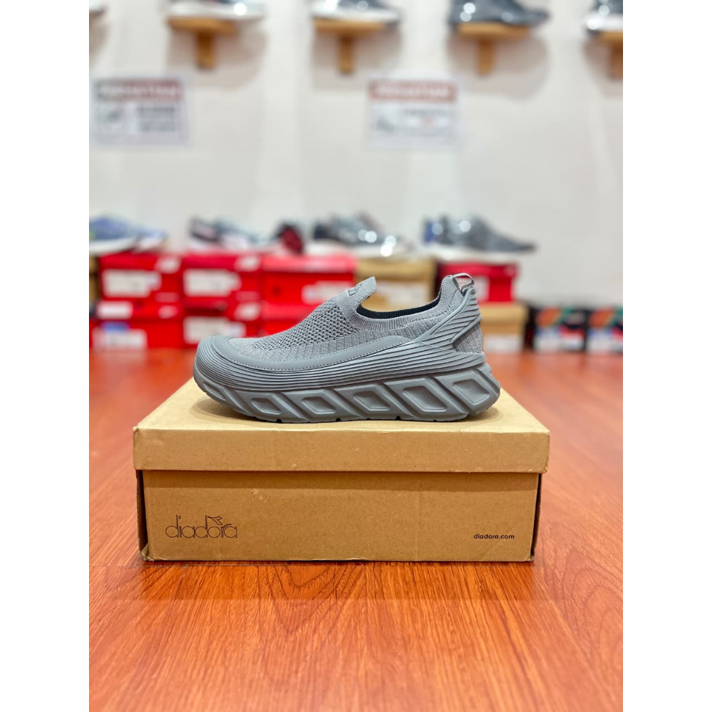 Sepatu Slip On Diadora Naoki Grey