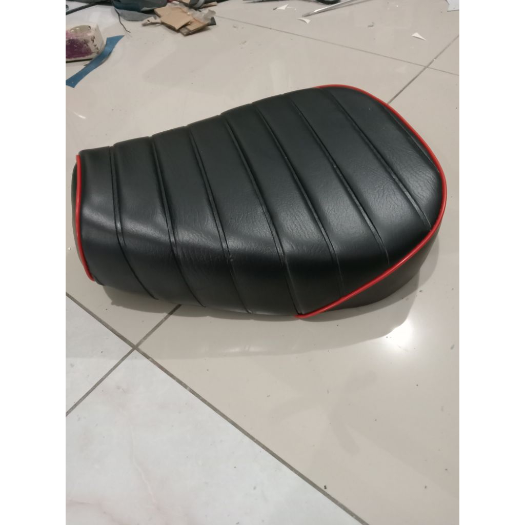 jok c70 model pisah, jok pispot garis hitam