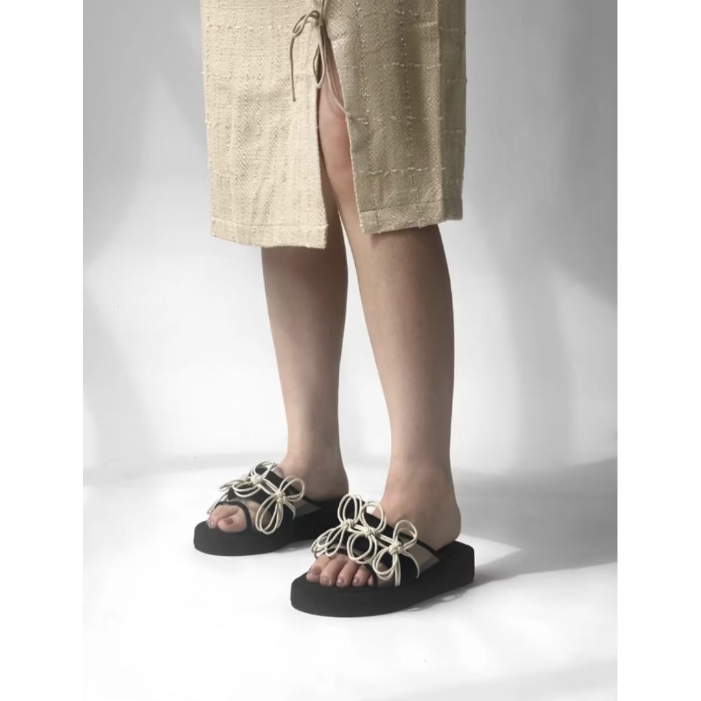 [Jual rugi] Preloved WATT Theorem Sandal Hitam