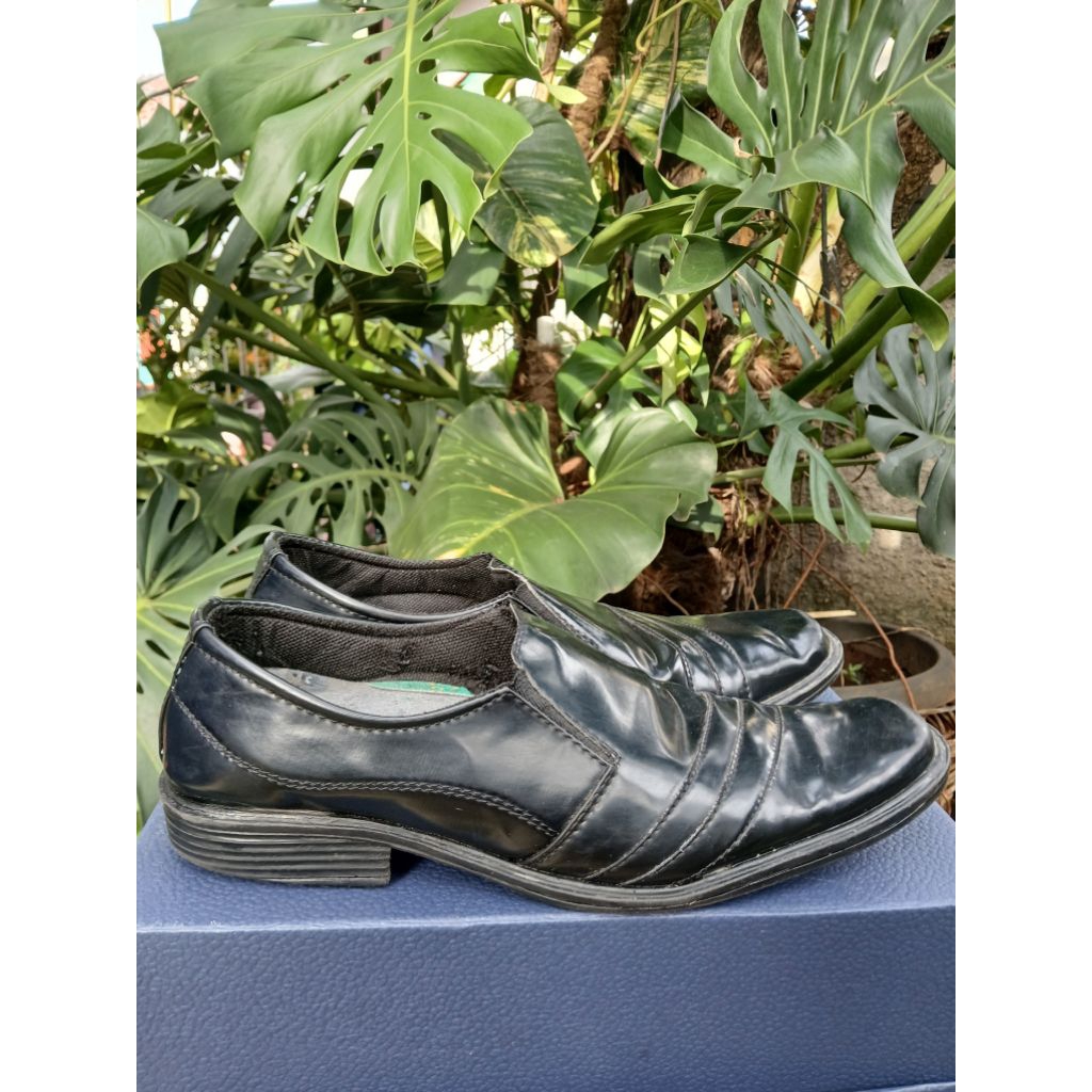 Spatu ecco pantofel hitam second