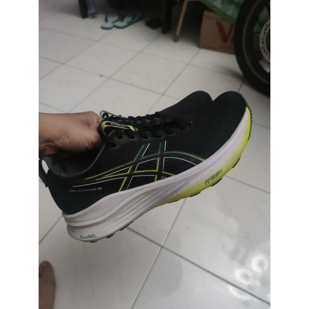 preloved sepatu lari asics gel kayano 32 size 43 (27,5cm) original asli.. hanya di pakai untuk jalan