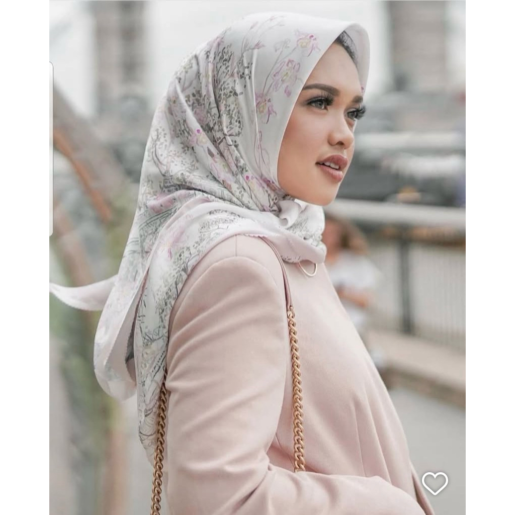 buttonscarves british series 1 -white