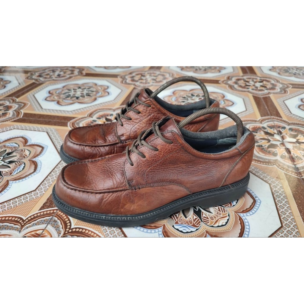 Sepatu second kulit Dockers 42