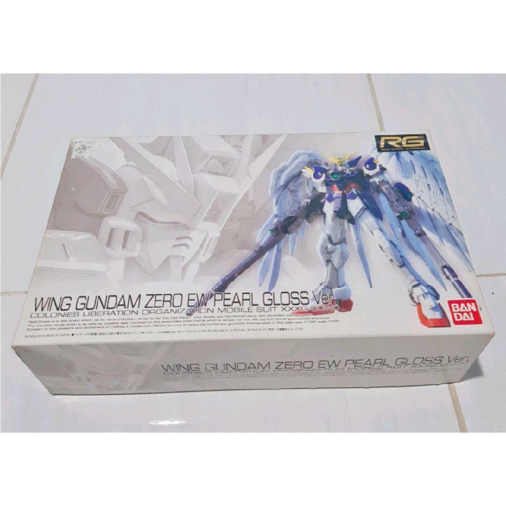 RG Wing Gundam Zero EW Pearl Gloss Version