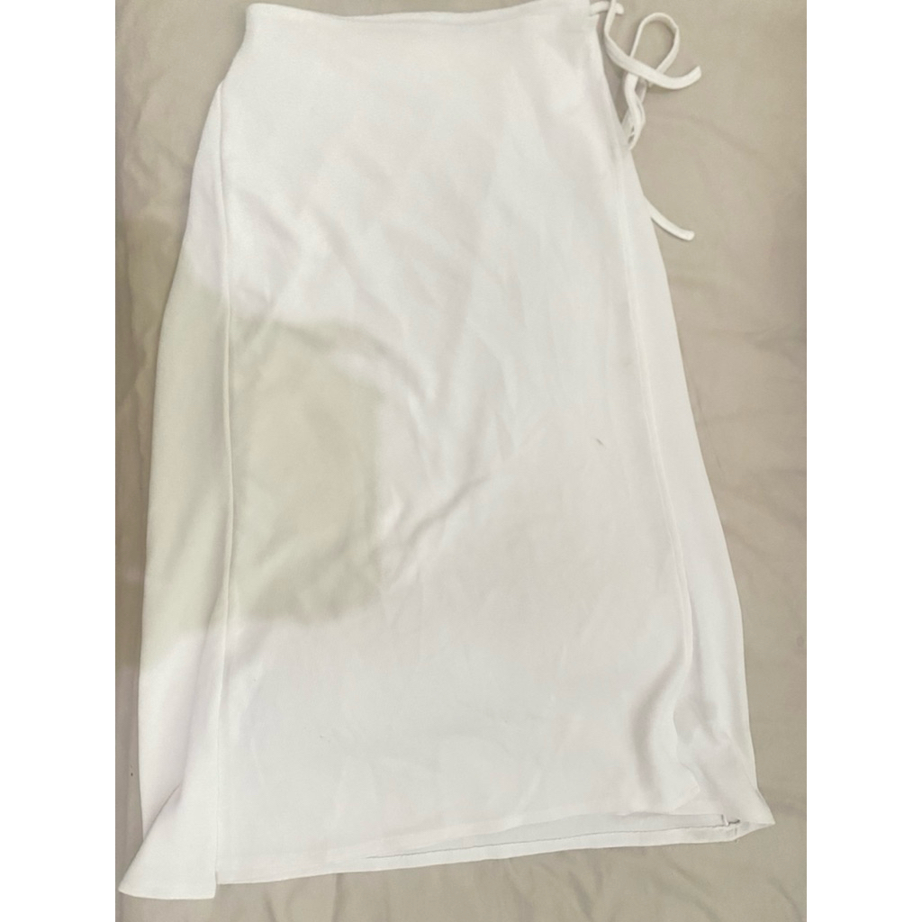 PRELOVED ROK PUTIH