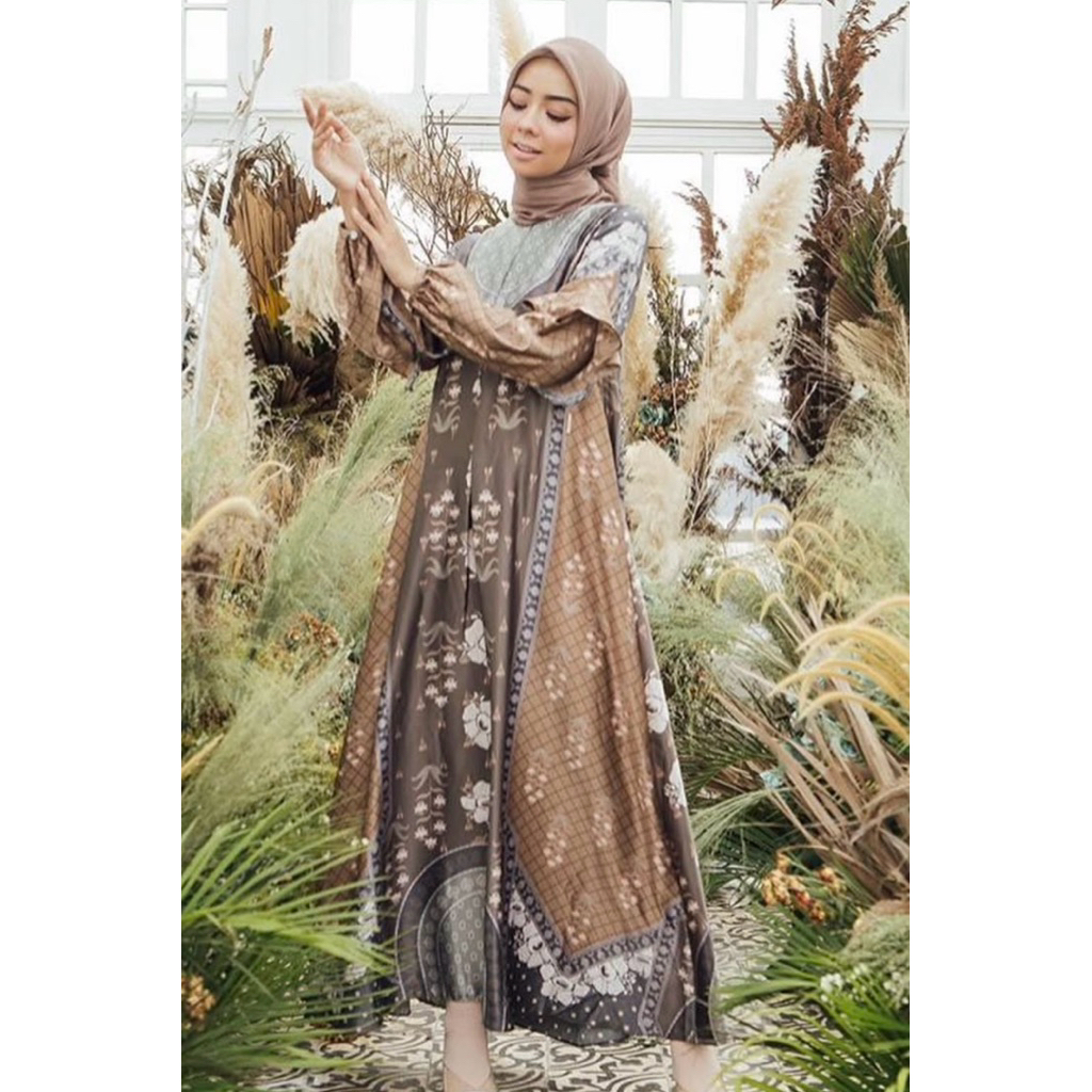 Preloved (PL) Rafflesia Wearing Klamby (S)