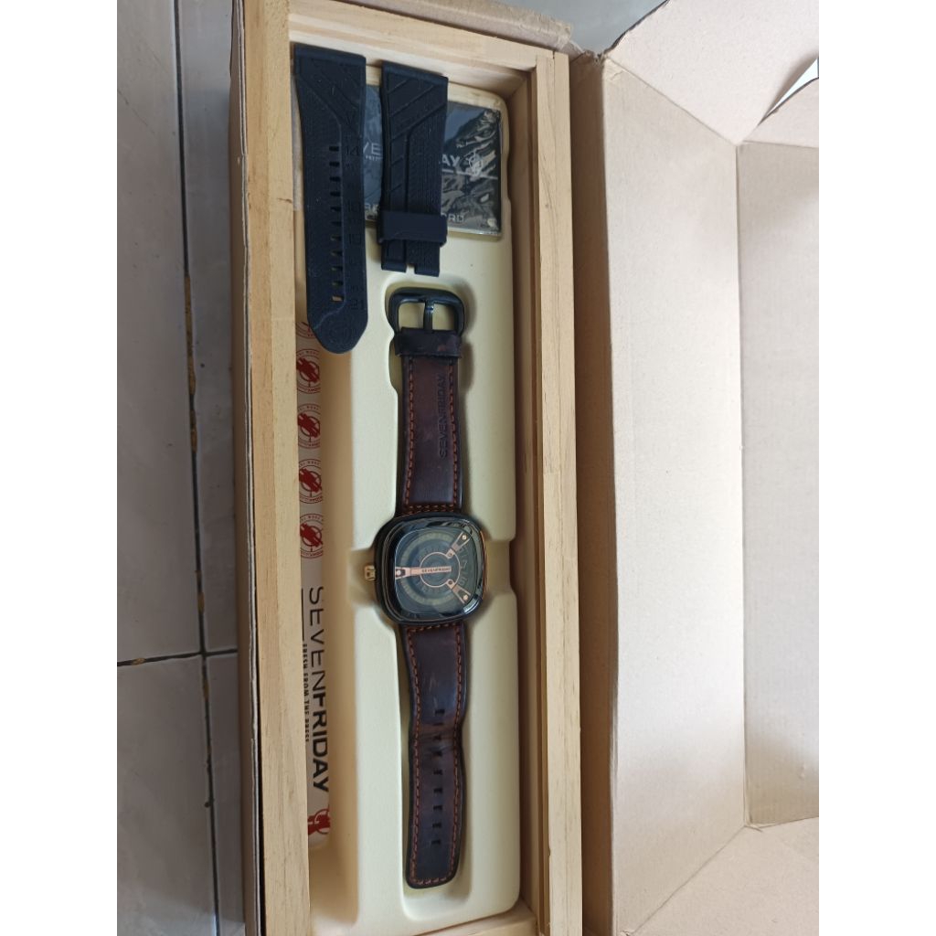 Jam Tangan Seven Friday