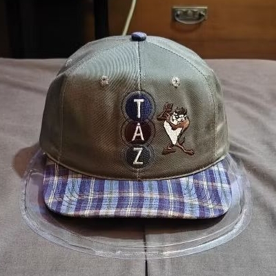 Topi Tazmania Looney tones Series, Vintage Made in USA, Copy Right 1991/1995, Official tag Warner Br