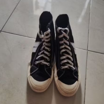 sepatu dorks high