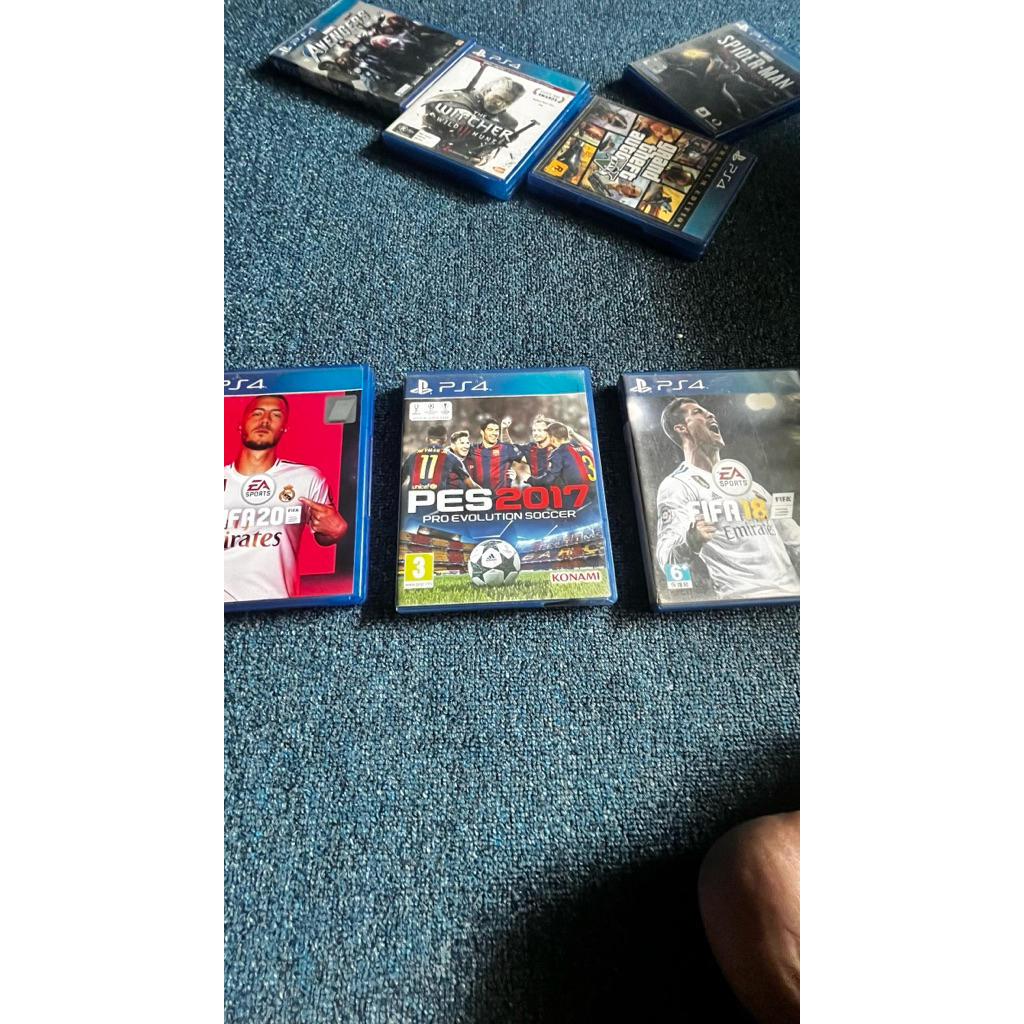 Paket Bola Game PS4 Fifa 20, Fifa 18 Ronaldo, PES 2017 Barca Messi