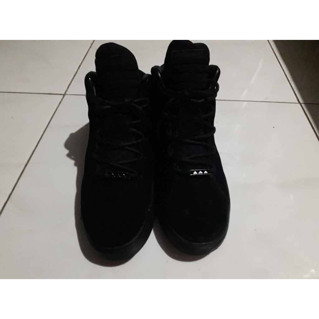 Sepatu Second Lebron 12 Nsw Light Out Ori Autentic size 45 insol 29