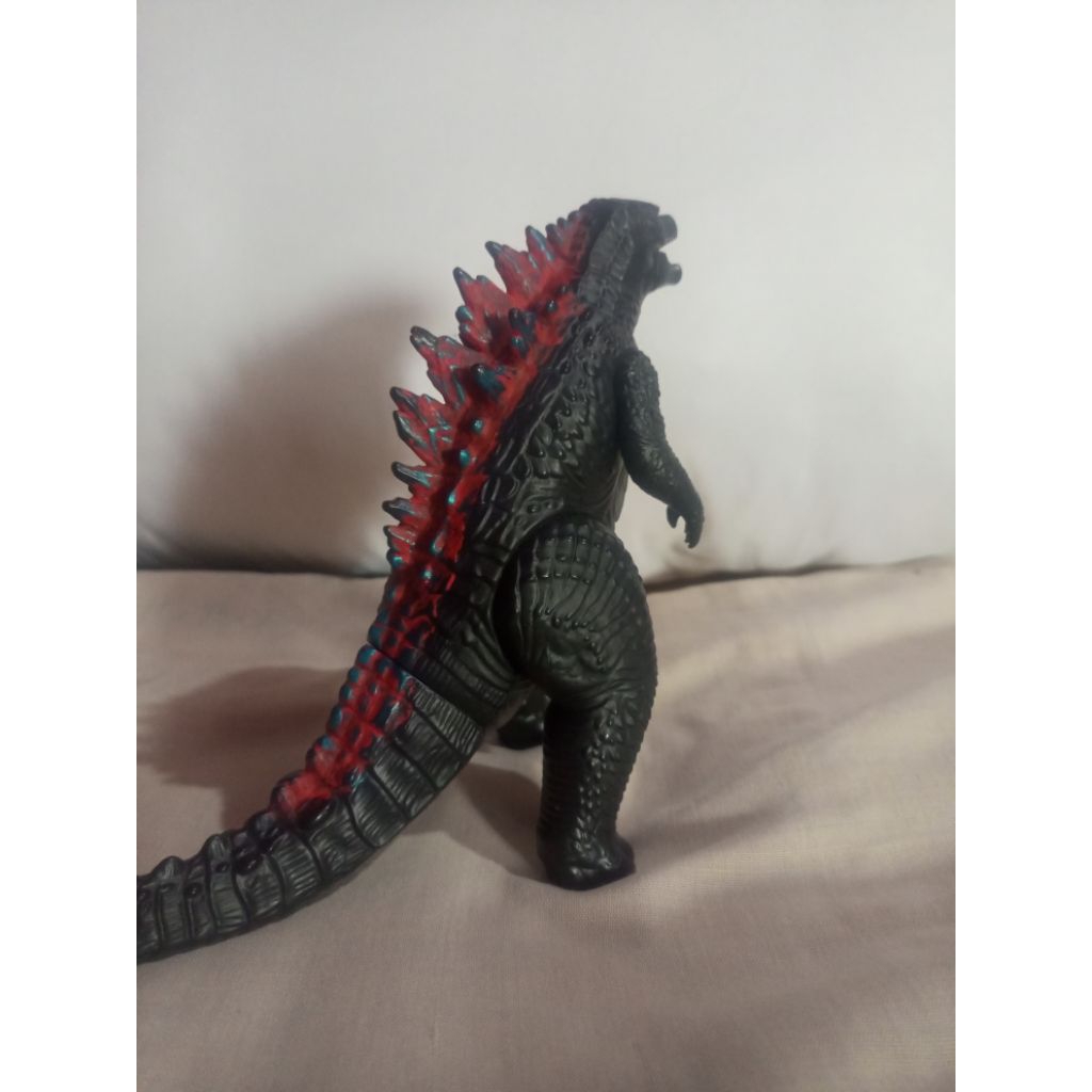 mainan action figure Godzilla cat merah