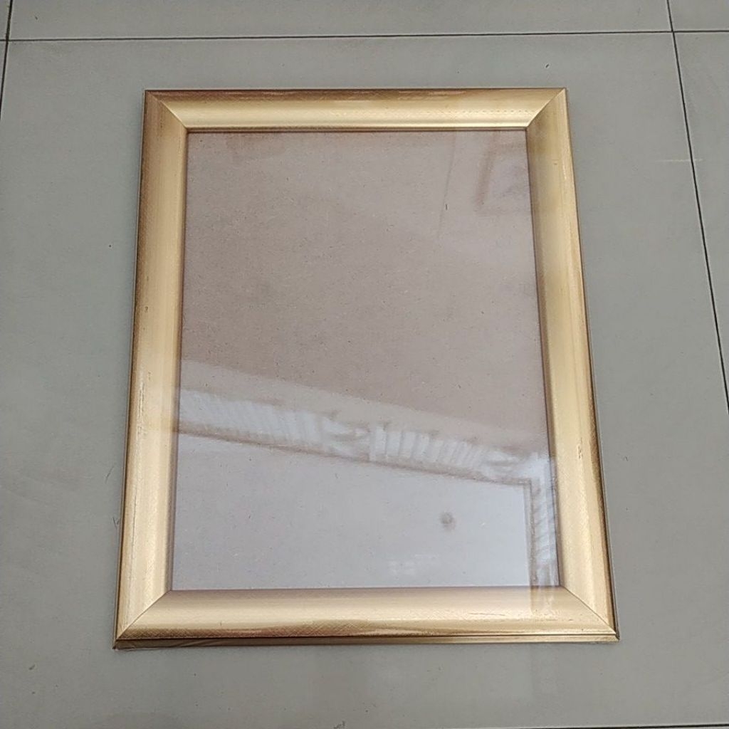 Pigura Frame Kayu Gold 12R (30cmx40cm)