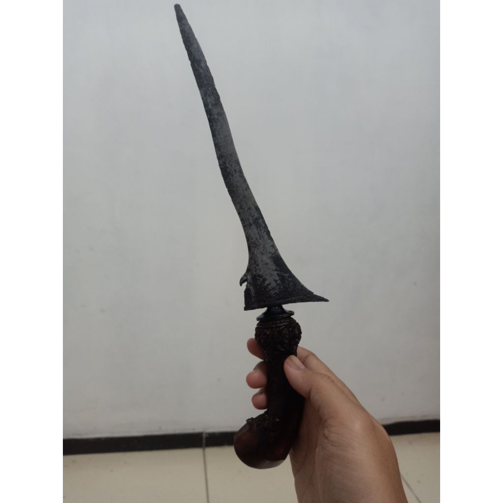 Keris Jangkung Sepuh Patrem