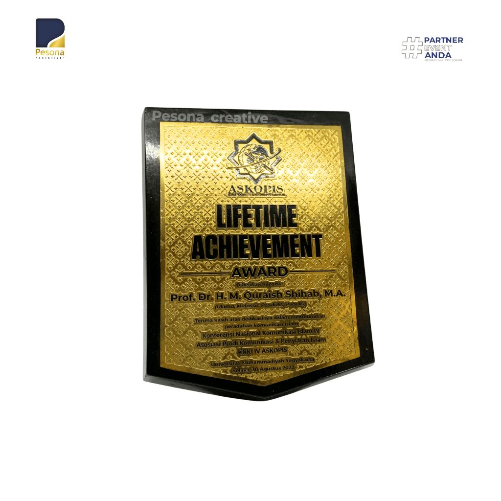 Plakat Kayu Sandar Logam Perisai