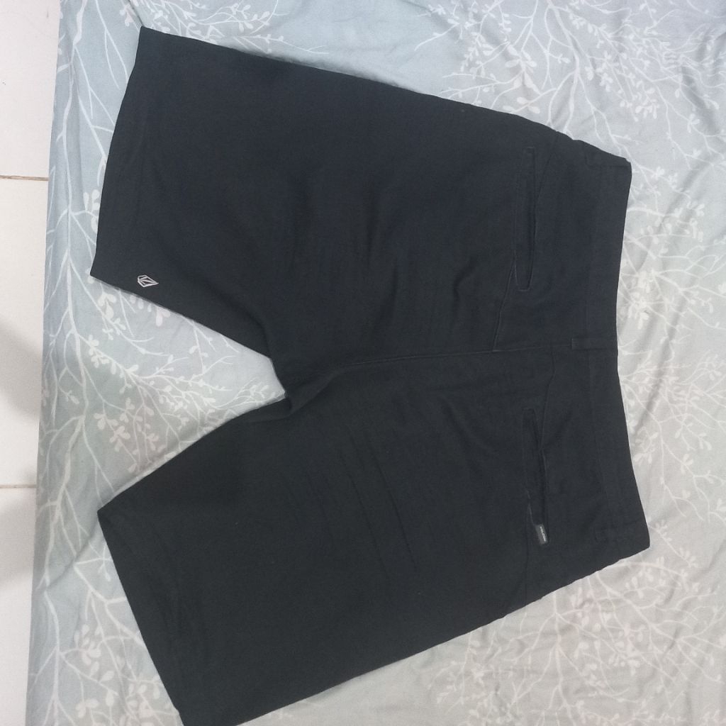 celana pendek volcom original size 36