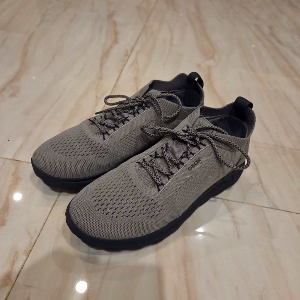 Preloved GEOX U Spherica A Trainers Original Size 41 Sneakers Casual Pria