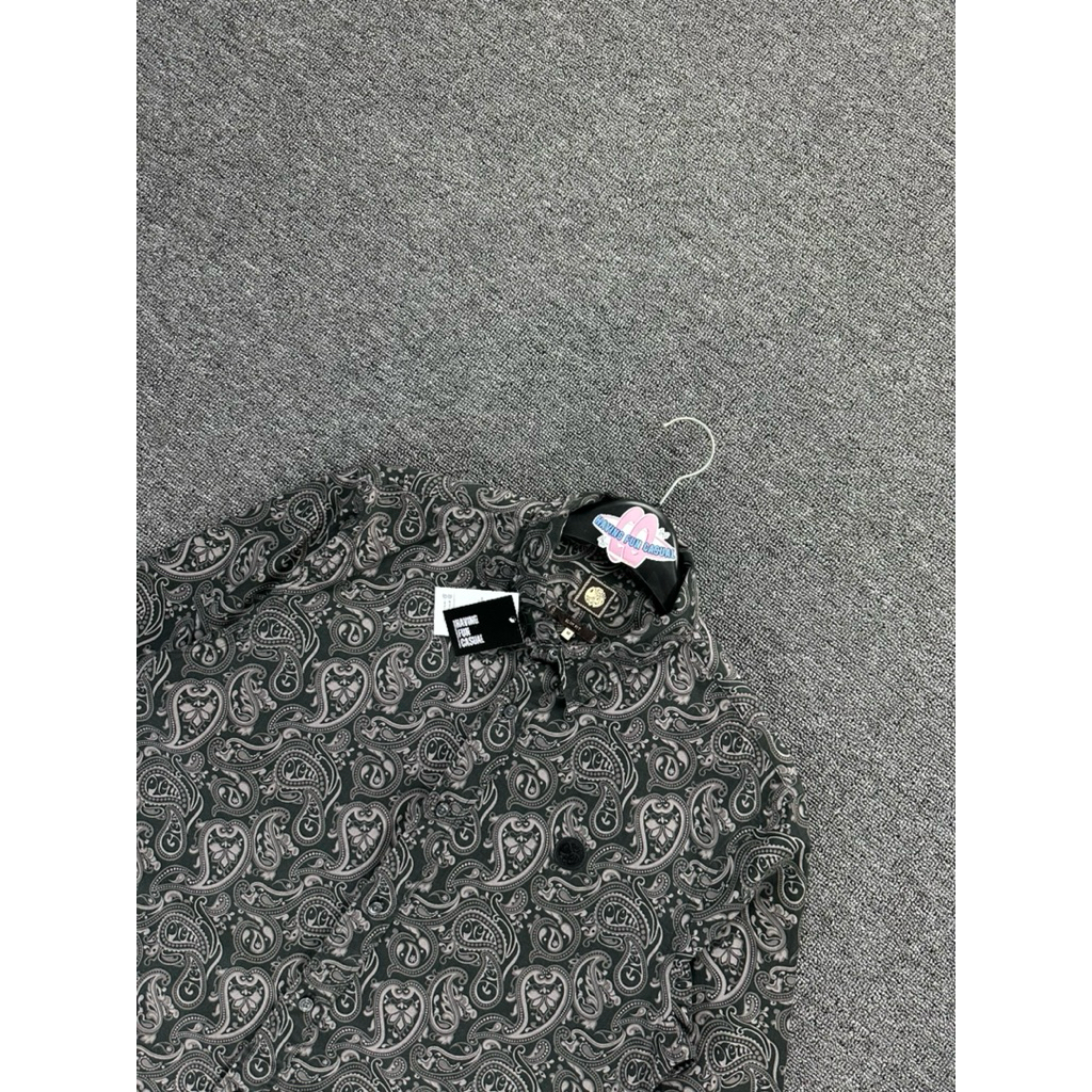 kemeja pretty green paisley black