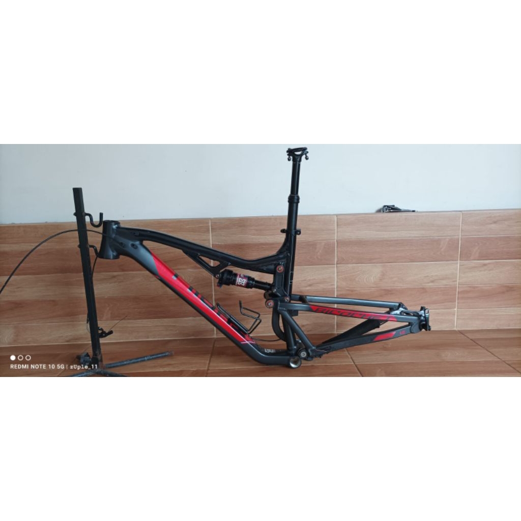 frame ricochet 1.0 include dropper seatpost