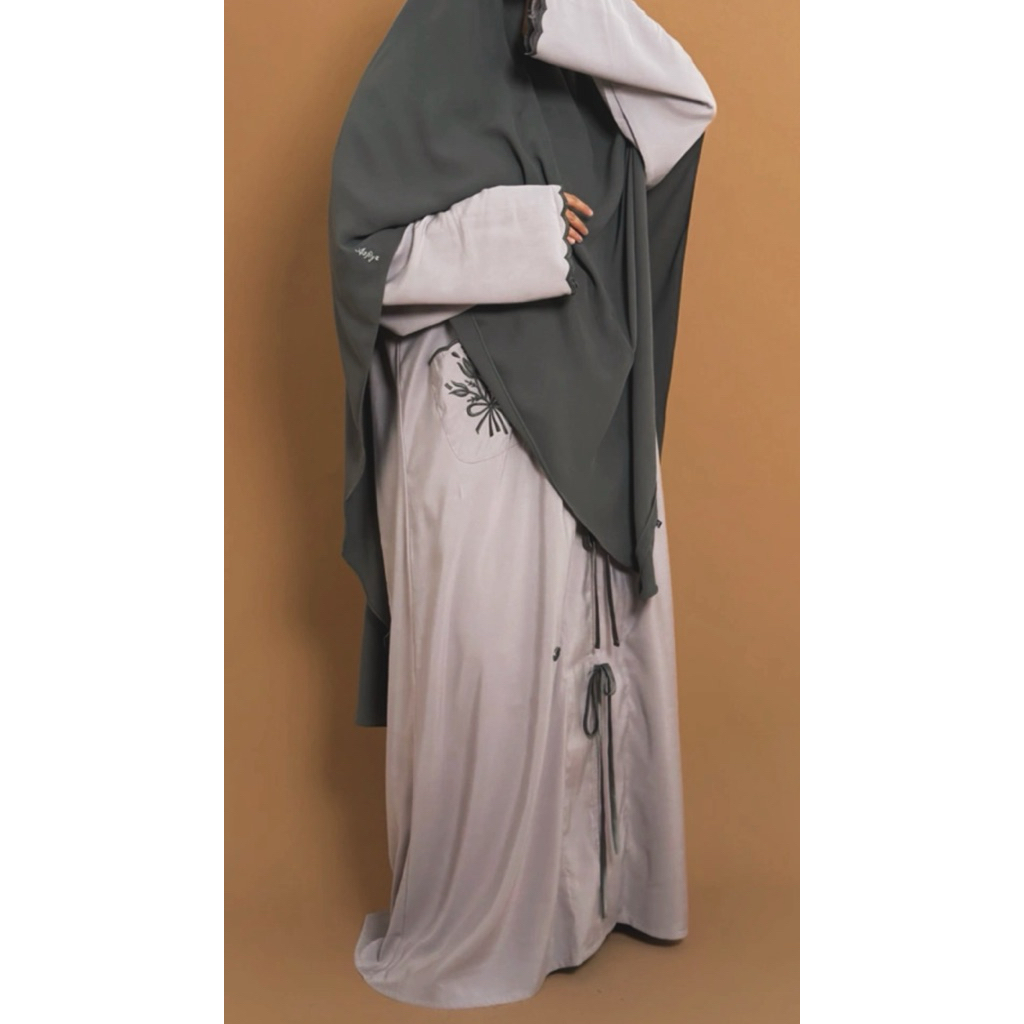 Aafiya, Noura abaya lilac L good