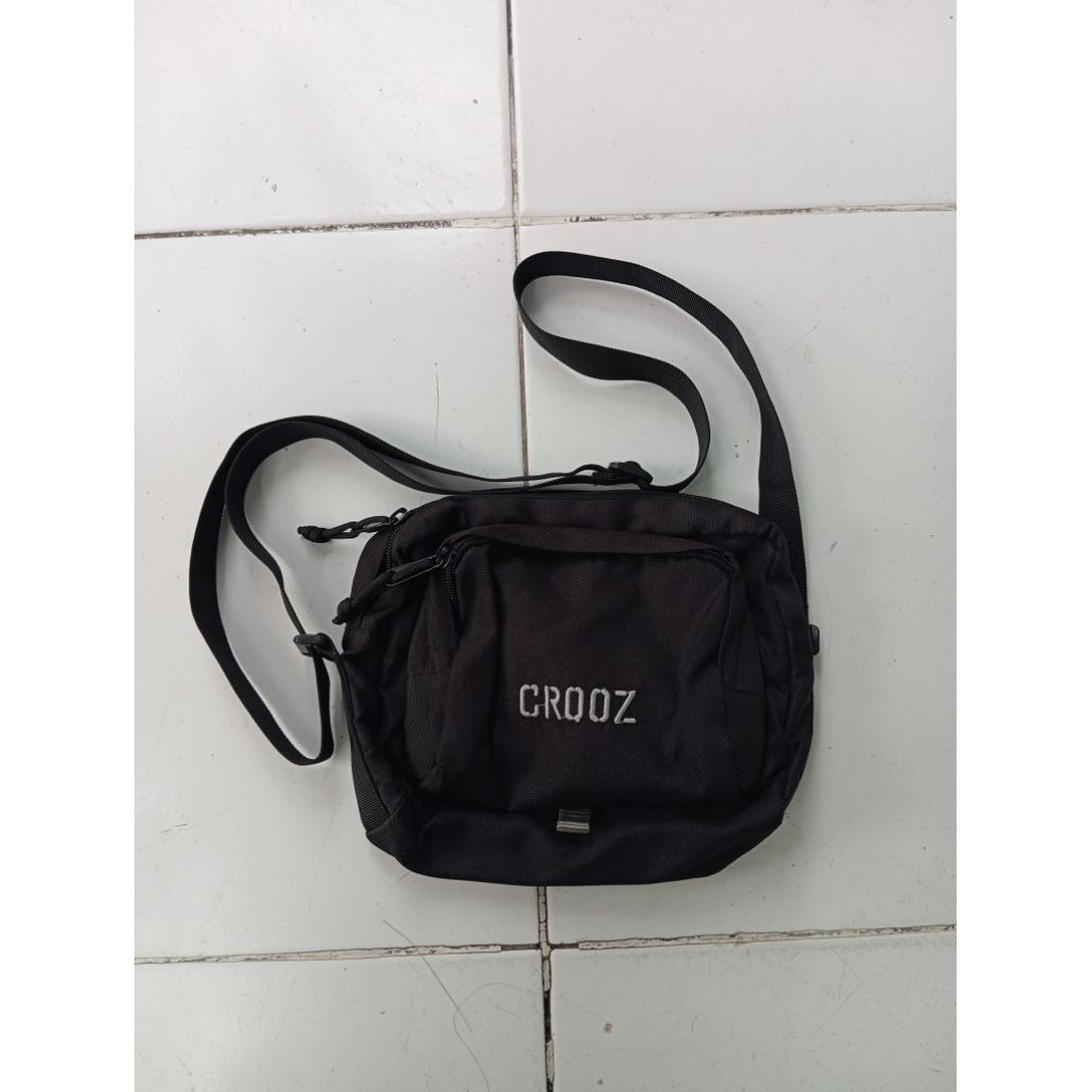 Tas Slempang Crooz Hitam