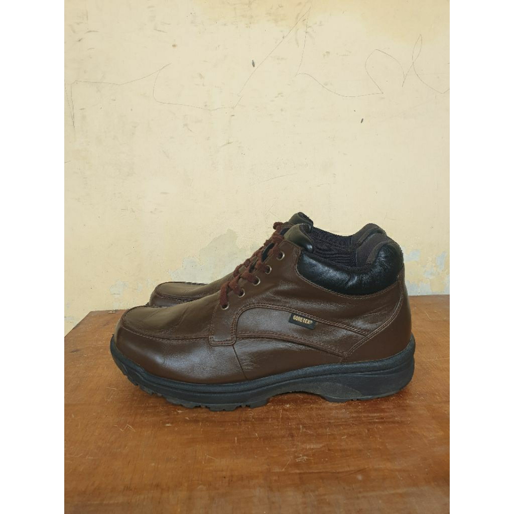 Sepatu Boots Kulit Goretex Second Size 40