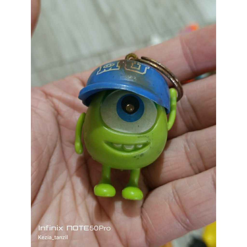 MAINAN GANCI MONSTER INC ALIEN ALIENS MIKE WAZOWSKi GANTUNGANKUNCI KEYCHAIN KEYRING KEY CHAIN RING