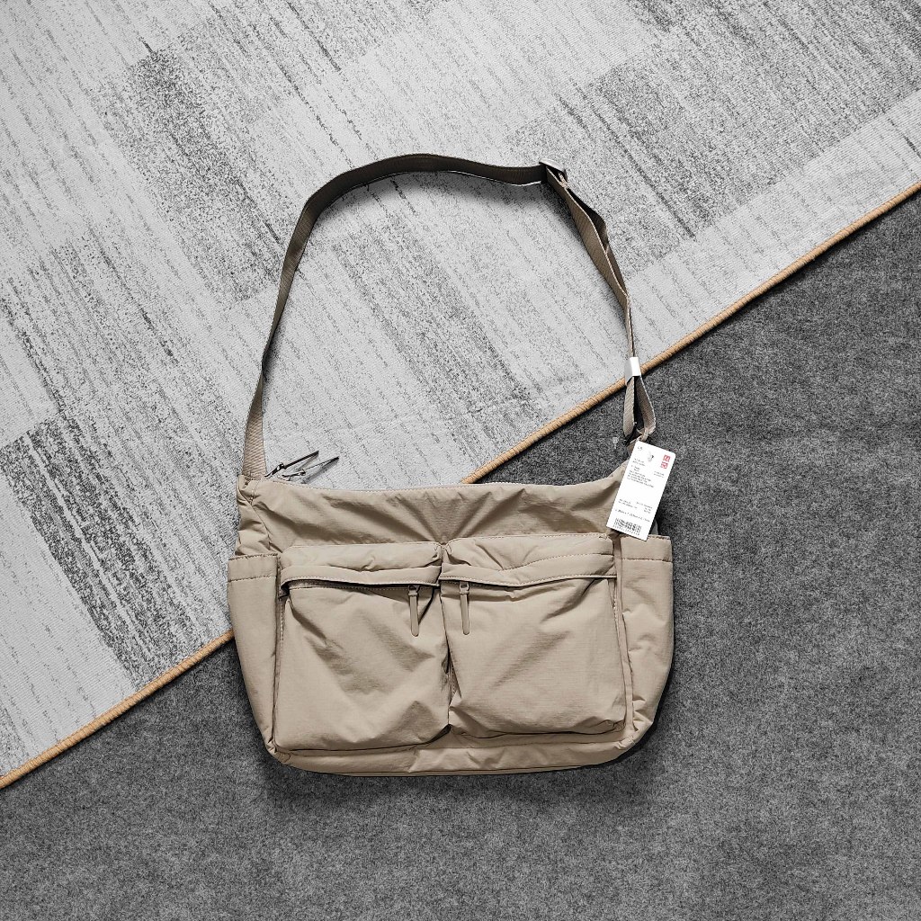 Uniqlo Multi Pocket Shoulder Bag (Water-Repellent) Beige Tas Selempang Bahu