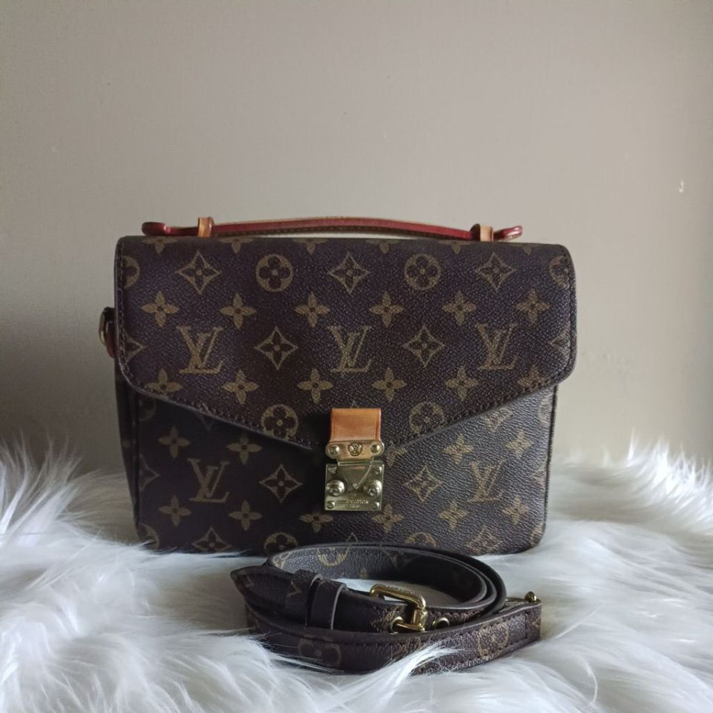 LV Pochette Metis