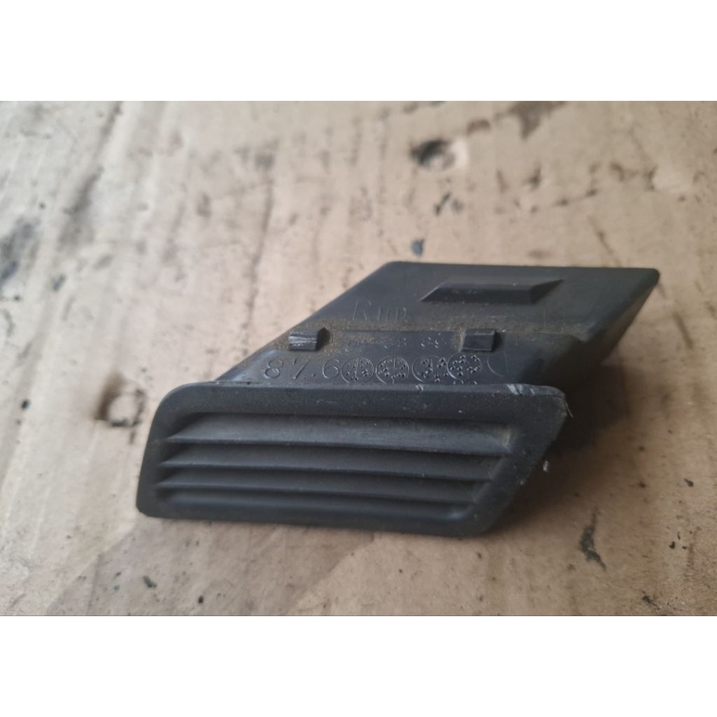 kisi kisi AC dashboard bagian kiri atas mitsubishi eterna 89-93