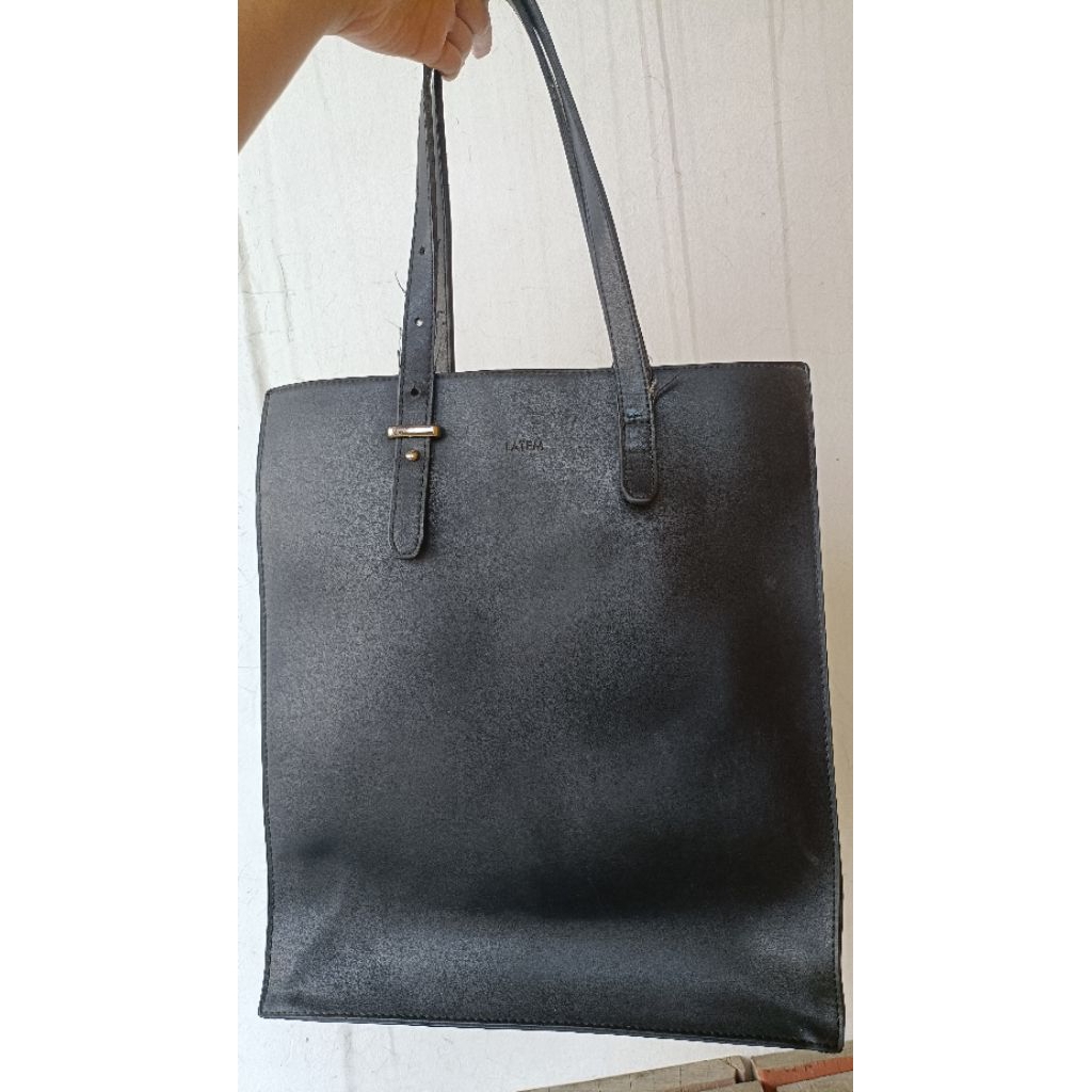 Totebag hitam Latem preloved