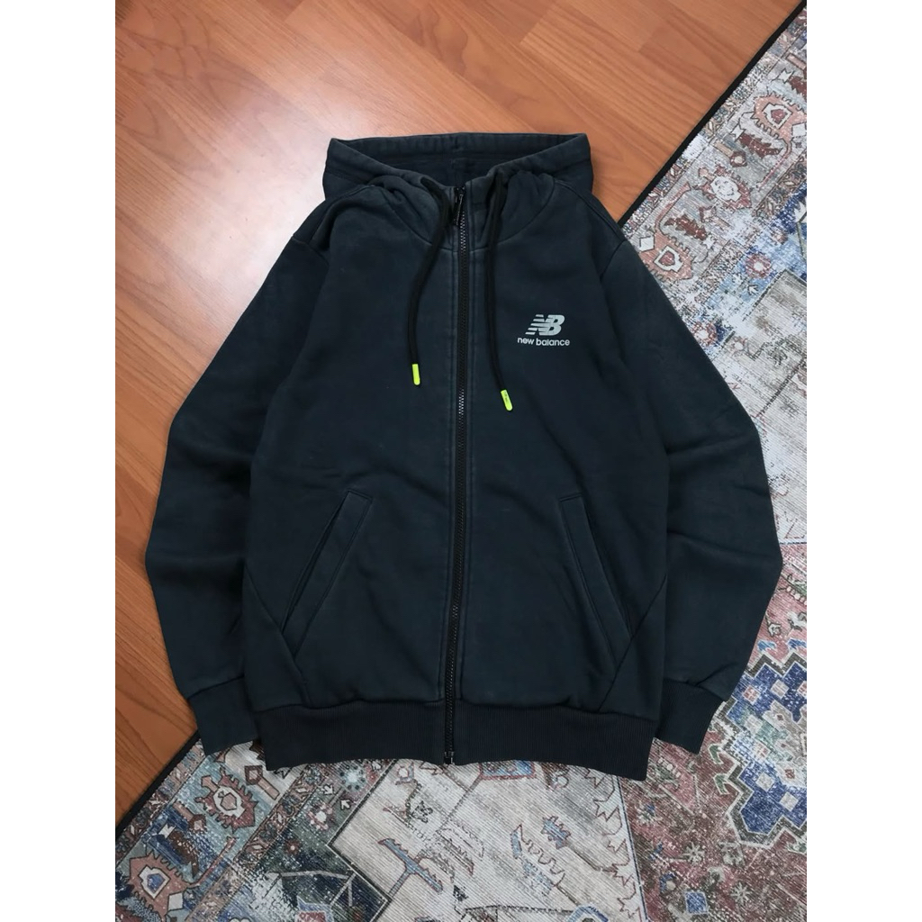 Zip Hoodie Hitam "NEW BALANCE" Second Original