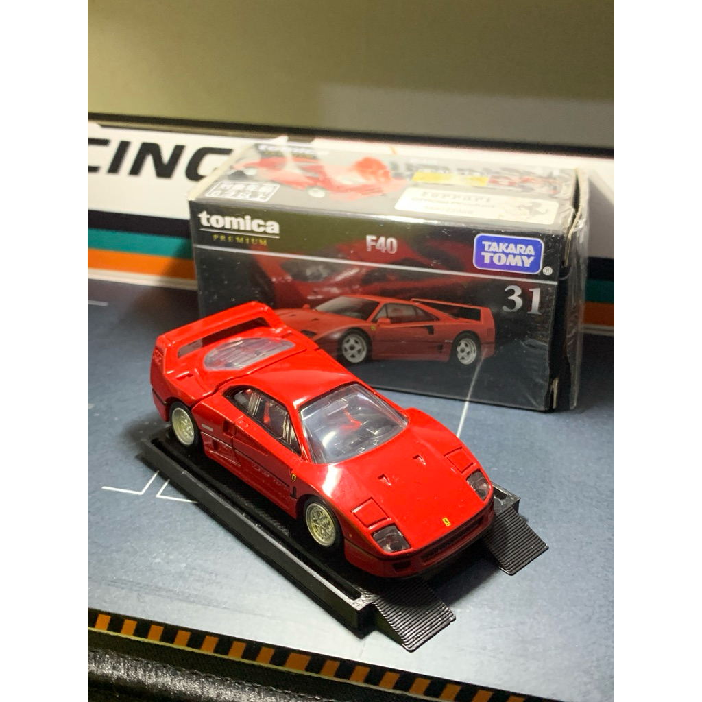 TOMICA PREMIUM FERRARI F40 (UNSEALD)