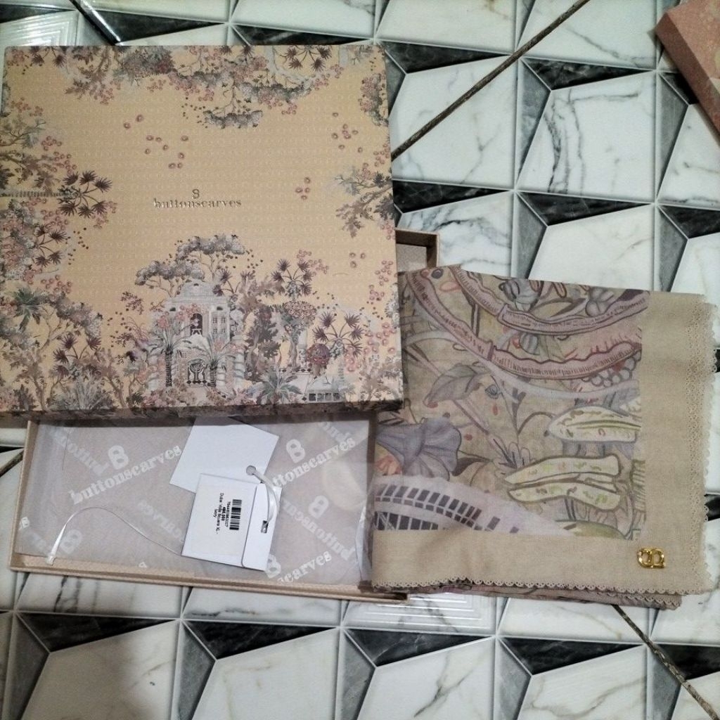 Buttonscarves Dubai Voile Square XL Ivory