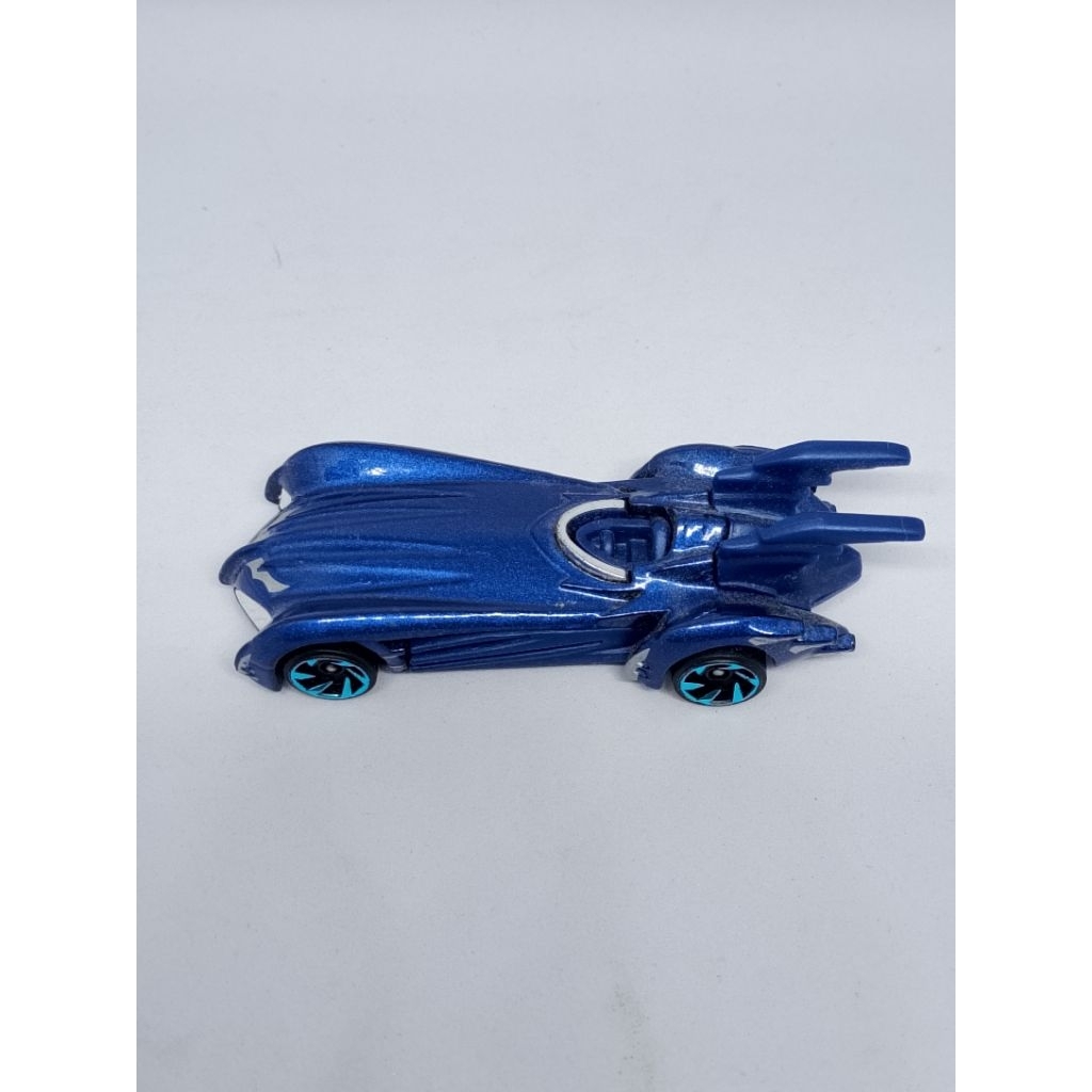 hot Wheelss lose Batman and Robin Batmobile