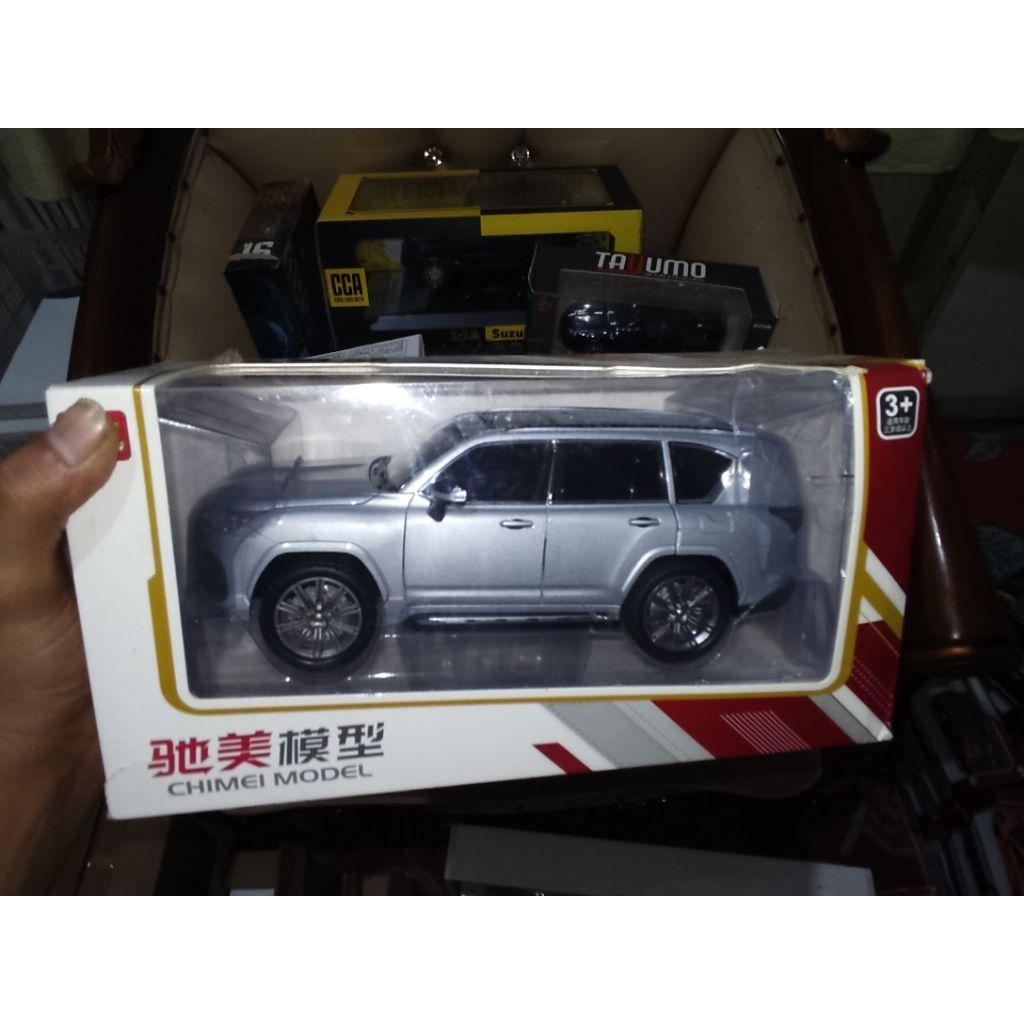 Diecast Lexus LX600 Skala 1:24 (Silver) Chimei
