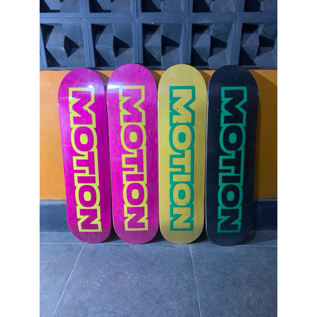 Motion Deck Skateboard Bold Yellow and Green