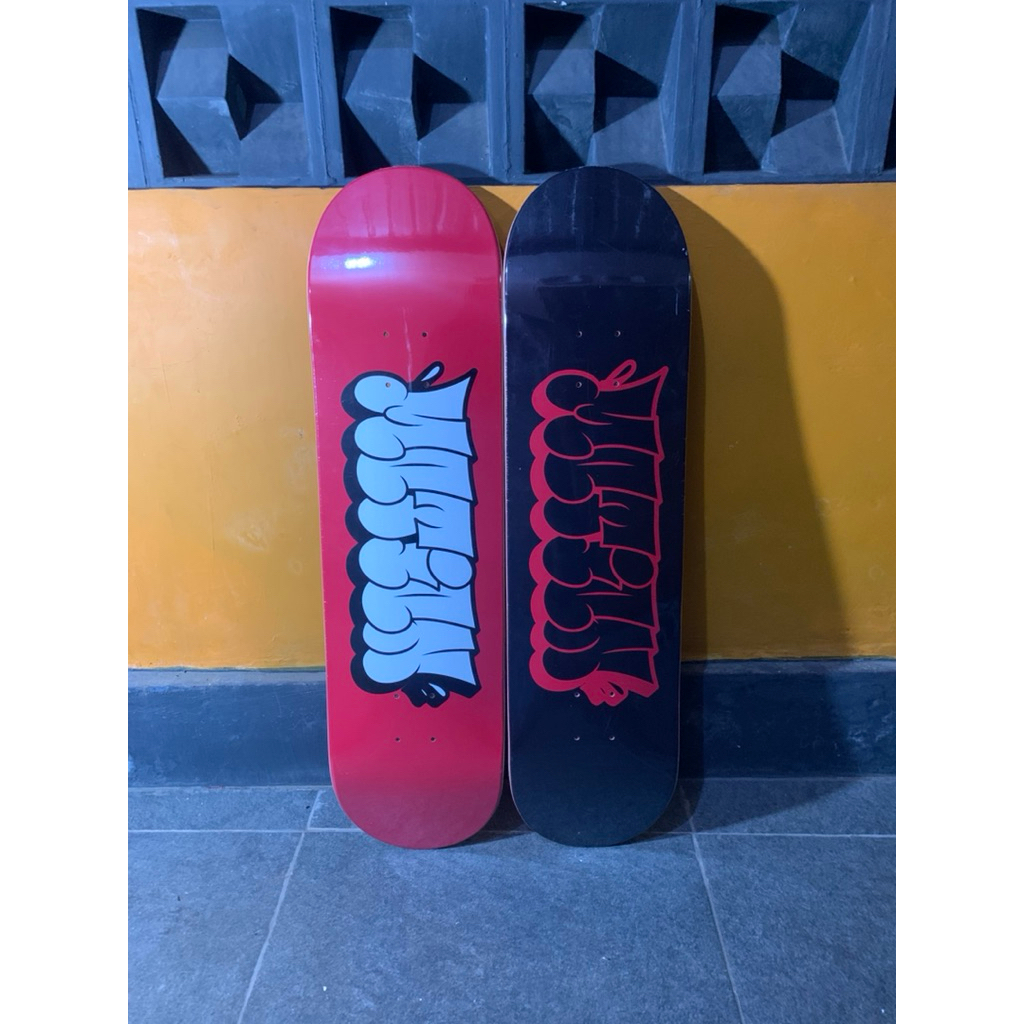 Motion Deck Skateboard Tag Red And Black