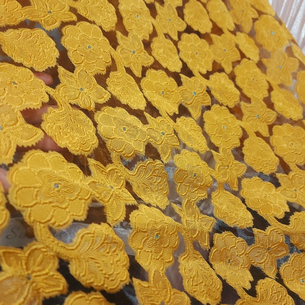 kain organza premium  - kain organza motif bunga  - kain organza meteran ( gold) 0-1