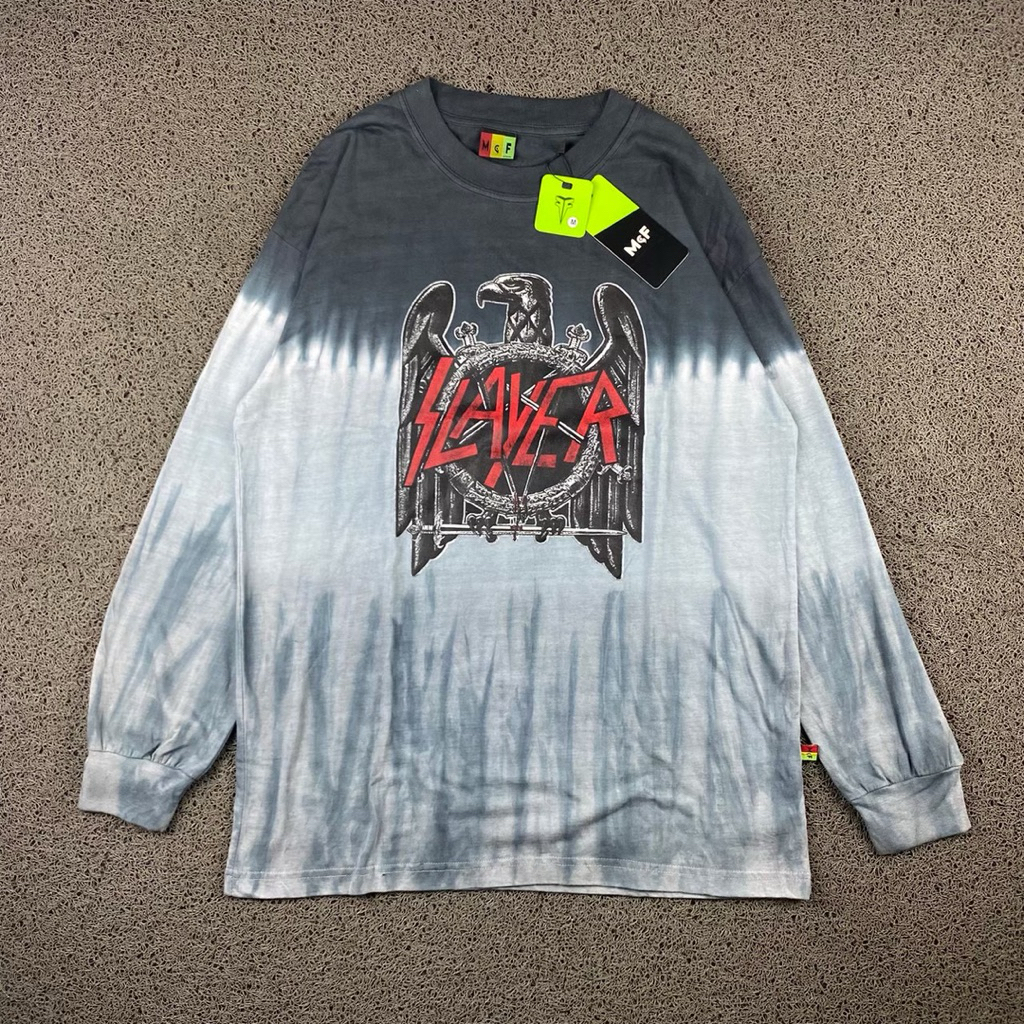 Kaos lengan panjang dengan pola oversize fit Slayer