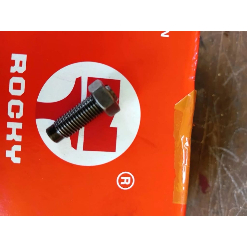 Baut Setelan Klep L300 Diesel Tahun Tua Isi 7Pcs Bekas