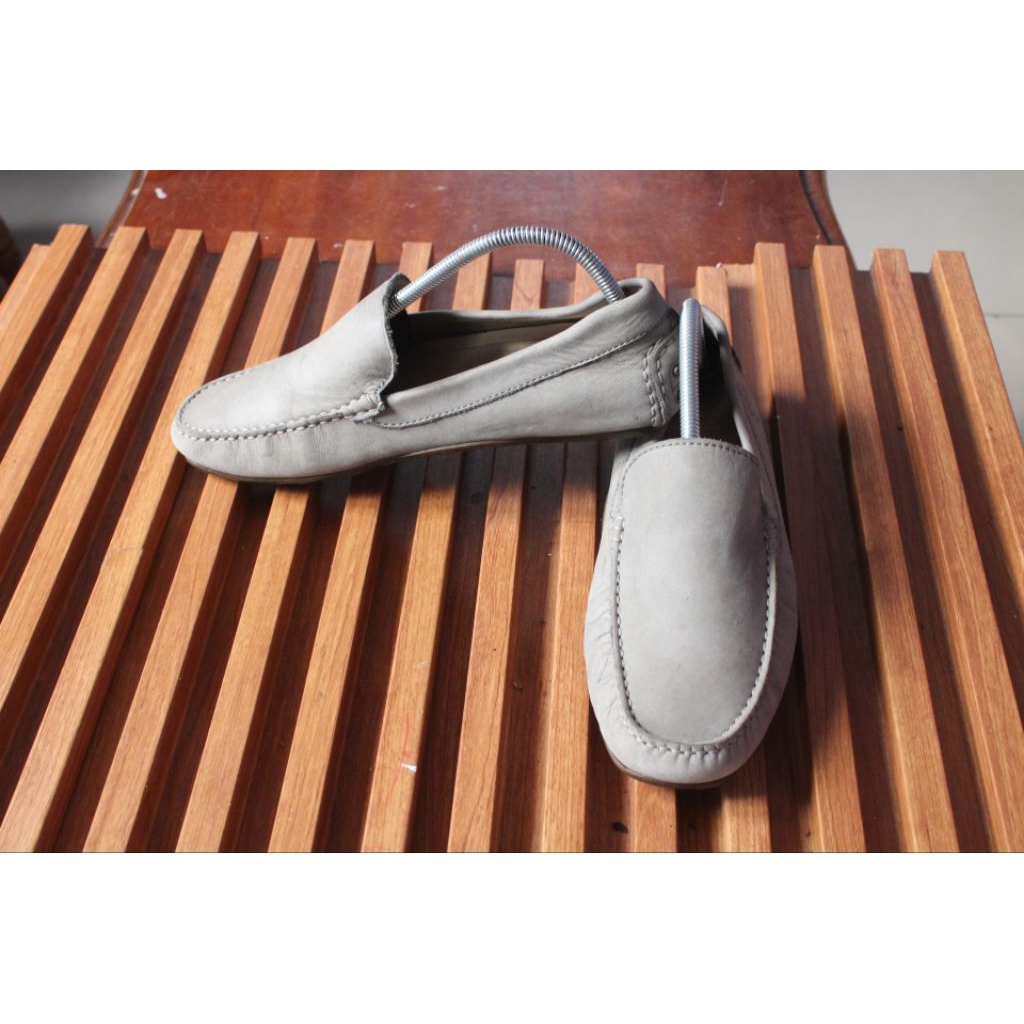 Sepatu  slip on keren nyantai mantul"Ecco" upper kulit outsole kokoh . size 41 insole 260.keren modi