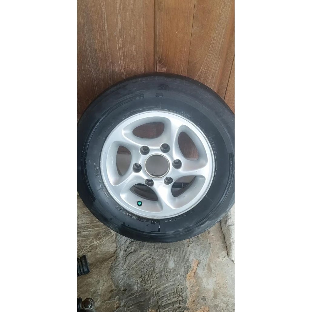 Velg Mobil Panther Kapsul