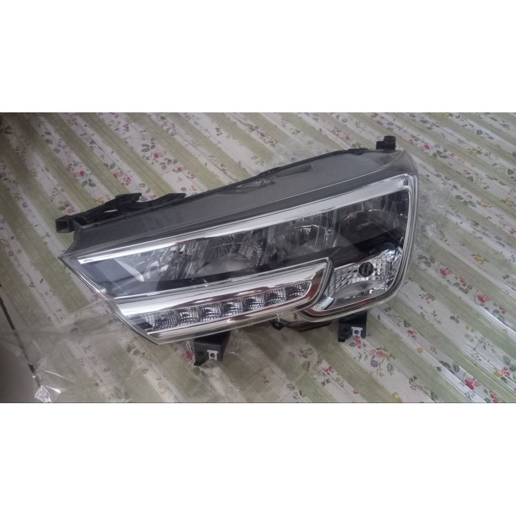 Lampu Depan Suzuki XL7