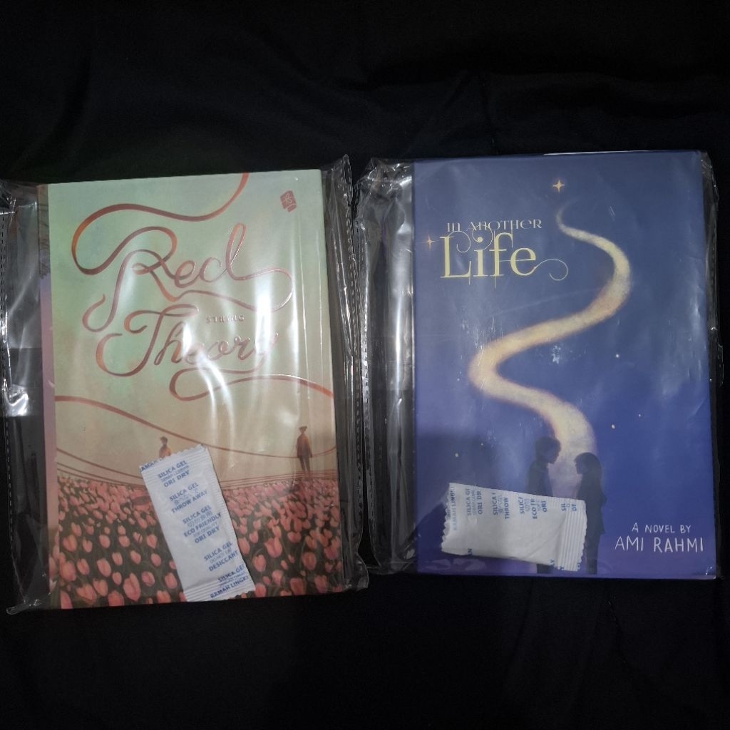 [PRELOVED] Novel Red String Theory dan Novel In Another Life