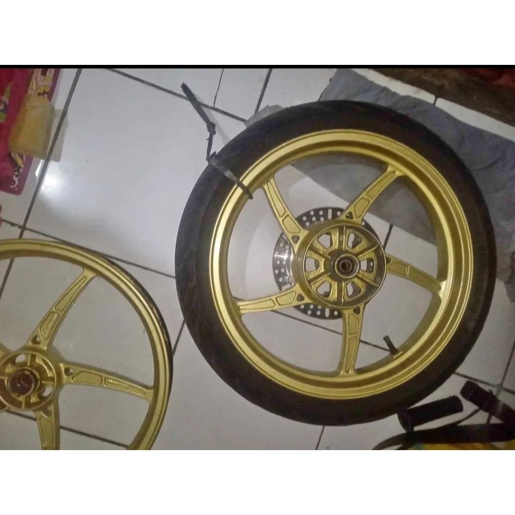 Velg Vrossi mamba + Ban Pirelli belakang Ninja 150 RR